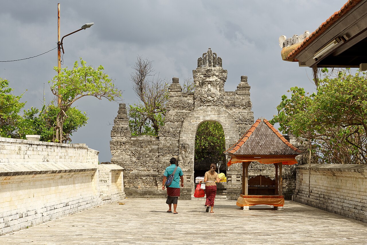 Luhur Uluwatu Temple, Bali, 20220826 0953 1016