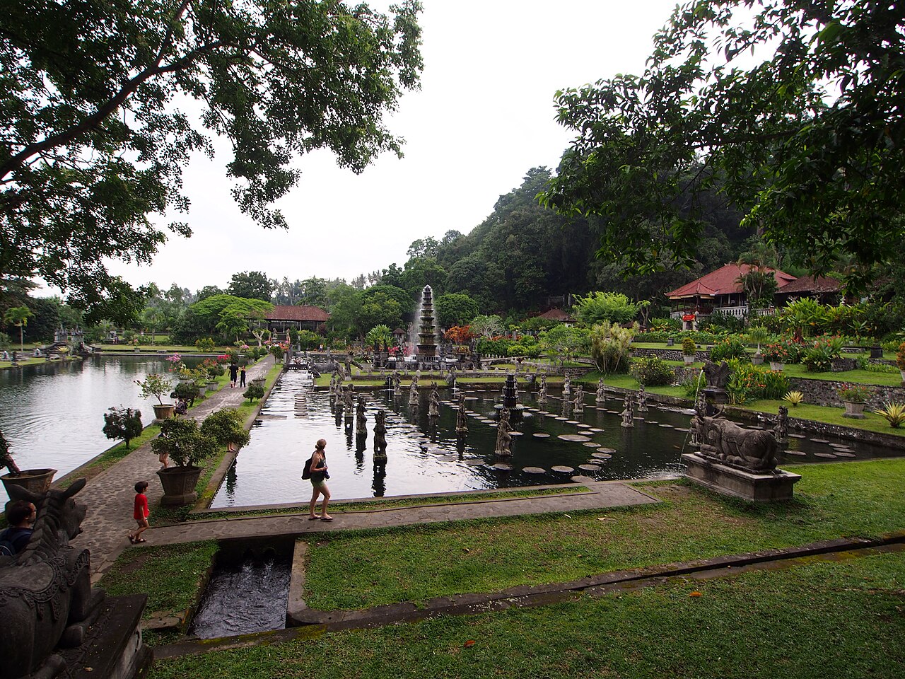 Tirta Gangga Water Palace - 2015.02 - panoramio
