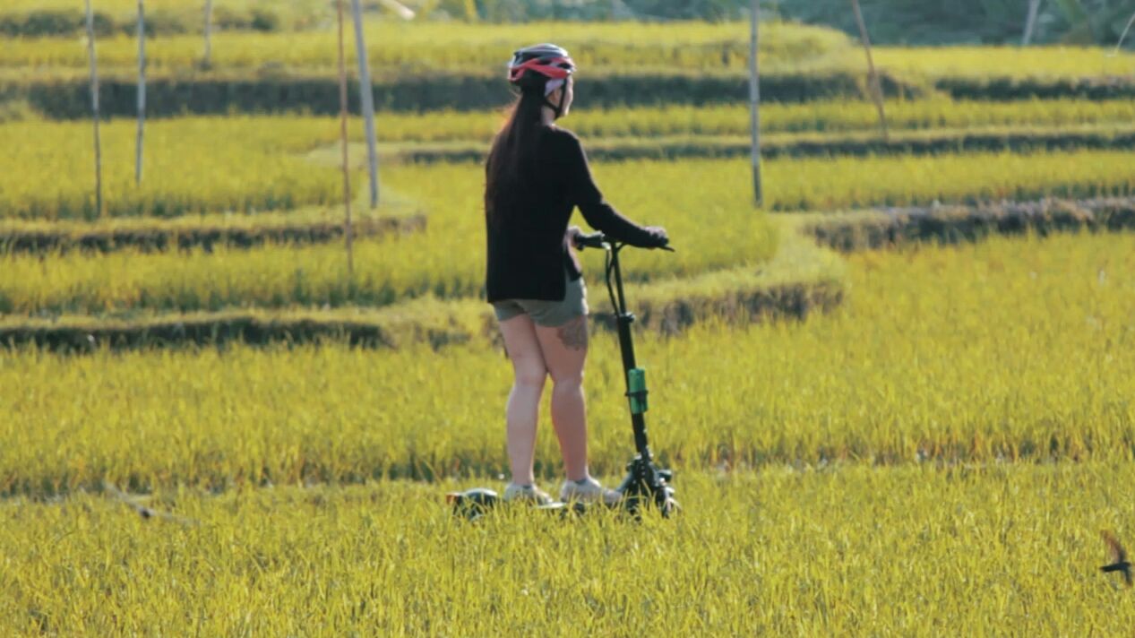 Riding Skutis in Bali